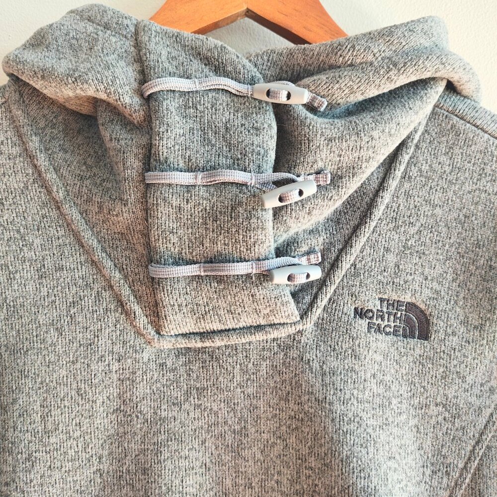 THE NORTH FACE Crescent Hooded Pullover - Picture 7 of 9